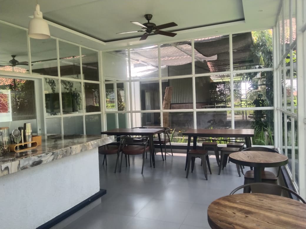 Suasana Coffee Shop Kopi Sawah